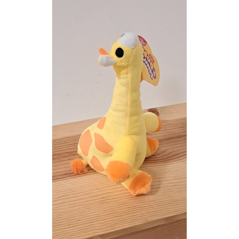 Hug A Lumps New Small  .5 Lbs Gigi Giraffe By Zuru October 15, 2025